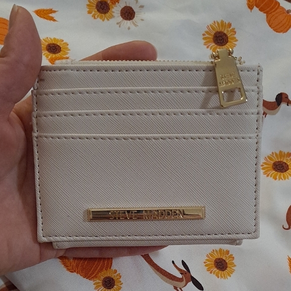 Like New! Classic Steve Madden cream faux leather card holder with gold accents - Picture 8 of 8